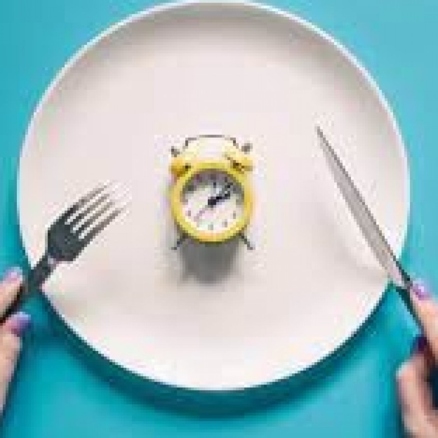 El ayuno intermitente bajo la lupa: estudios recientes advierten sobre posibles riesgos cardiovasculares