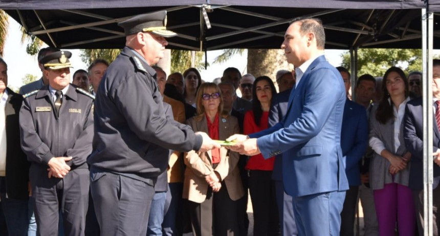 Valdés Refuerza la Seguridad: Entrega de Móviles y Apuesta a la Capacitación Policial