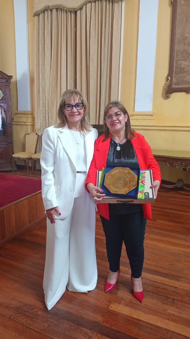 La docente que viaja a caballo para dar clases