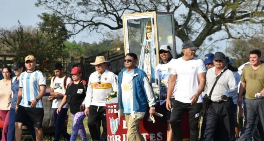 La familia policial peregrina a Itatí con su 