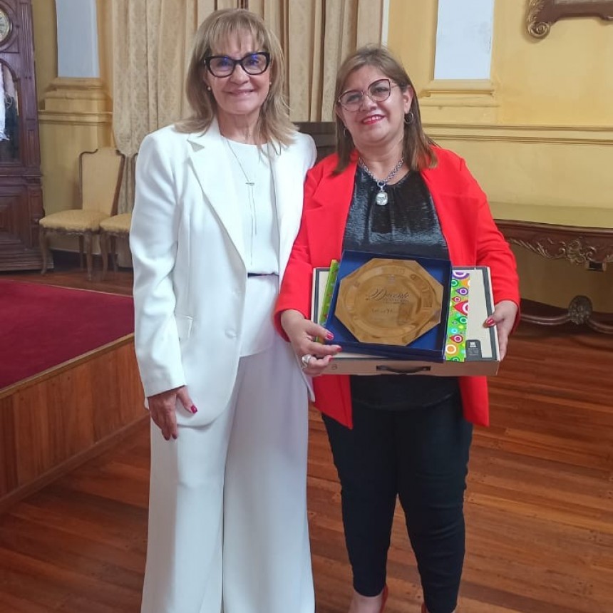 La docente que viaja a caballo para dar clases
